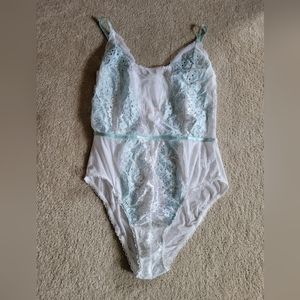 Flora Nikrooz Showstopper Bodysuit Lingerie Sz Small White Blue sleepware